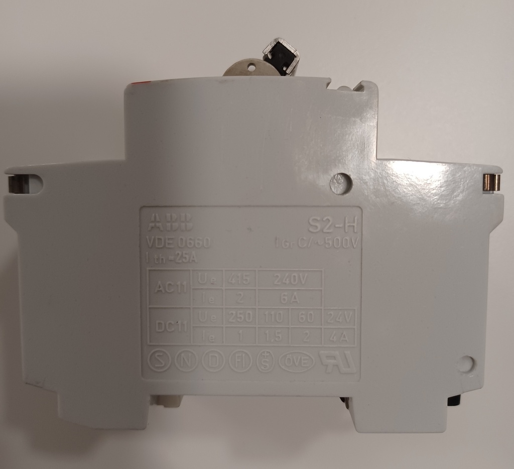 Johdonsuojakatkaisija 220DCV K6A