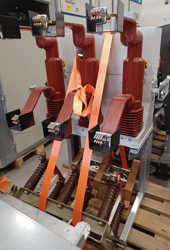 1250A 24 kV ABB VD4 keskijännitekatkaisija vm. 2018