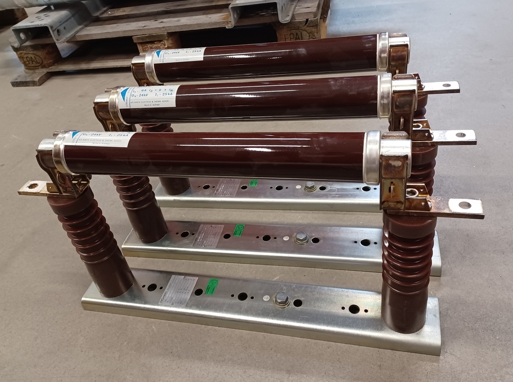 24 kV-6A BBC keskijännitesulake + pidikkeet