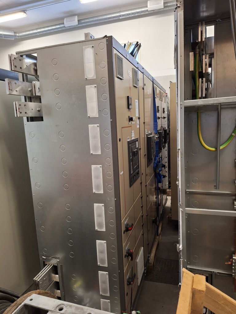 3200A 230_400V Icw 80kA Ipk 160 kA Norelco fields 04-07 low voltage center