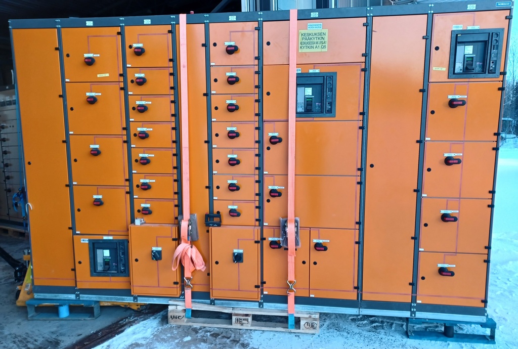 2000A 230_400V Icw 60kA Ipk 120 kA Norelco kentät 05-09