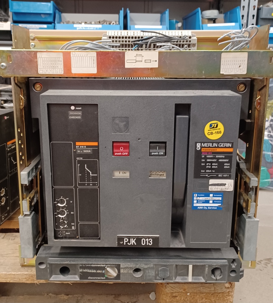 1600A circuit breaker Merlin Gerin Masterpact M32 H1