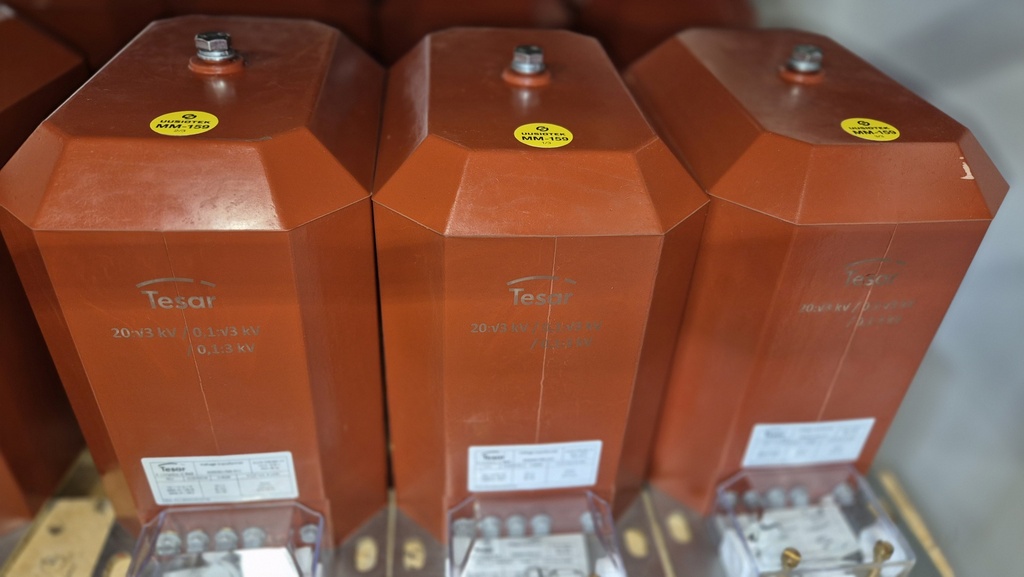 Jännitemuuntaja Tesar FD11 20000:V3/100:V3/100:3 25VA cl 0,2; 50VA cl 3P