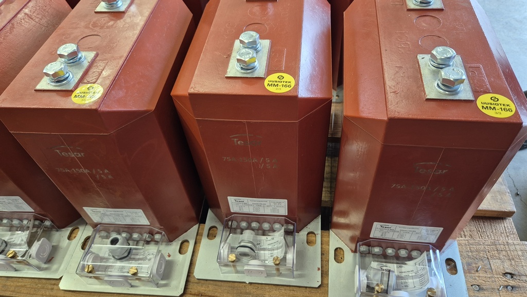 Current transformer Tesar AD11 75-150/5/5 0.2S