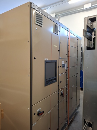 [KE-220/1] 3200A 230_400V Icw 80kA Ipk 160 kA Norelco kentät 01-03